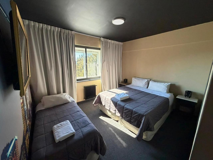 Bedroom 3, Hotel BellaVista, Bariloche