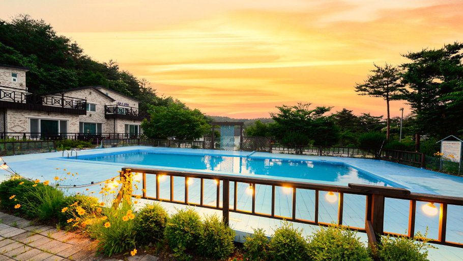 Sport & Beauty 5, Sokcho White House Swimming Pool Pension, Sokcho