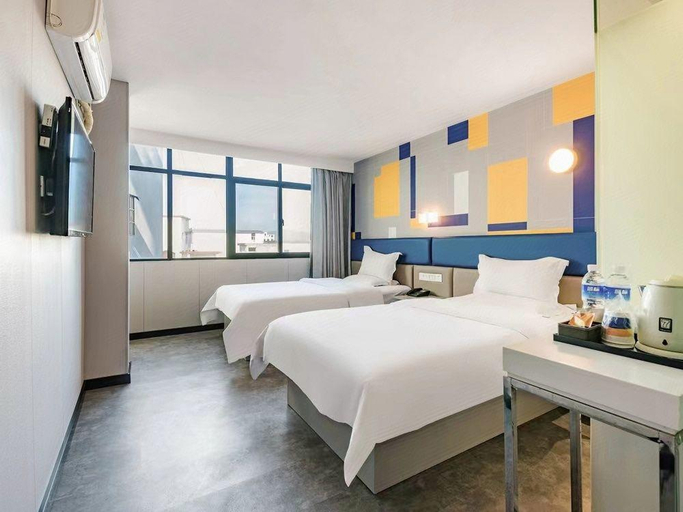 Bedroom 3, 7 Days Hotel Xinyang Mall North Passenger Terminal, Xinyang