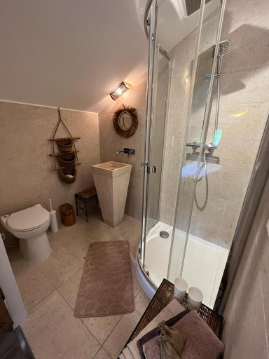 Bathroom 3, Les CHAMBRES des EAUX, Rhône