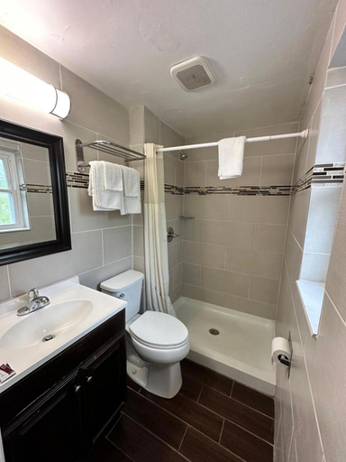 Bathroom 3, Bestway Inn, Delaware