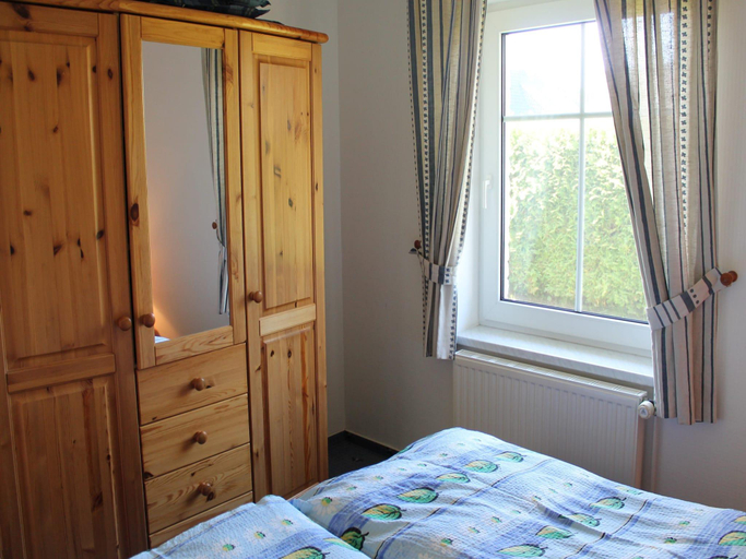 Bedroom 2, Geraumige Wohnung mit Garten in Zingst, Vorpommern-Rügen