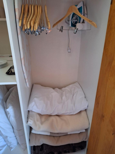 Bedroom 2, Country Road Motel St Arnaud, N. Grampians - St Arnaud