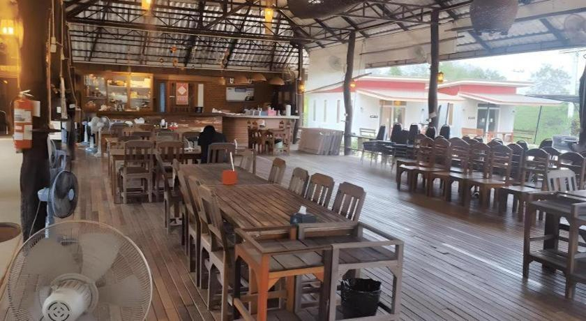 Food & Drinks, Baan Home Resort, Yang Talat