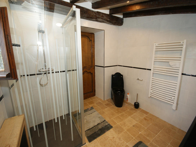Bathroom, Lovely Perigord holiday home in private forest, Dordogne
