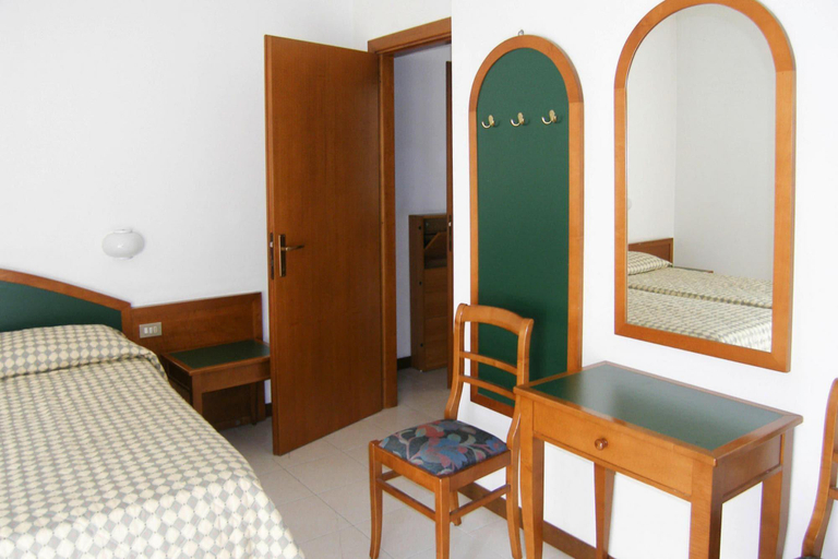 Bedroom 2, Apartment in Garda near Shopping, Verona