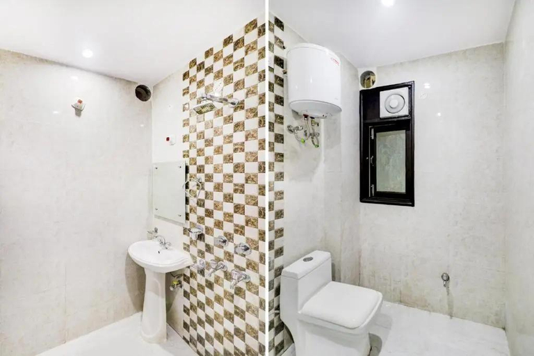 Bathroom, Star Light Inn, Delhi