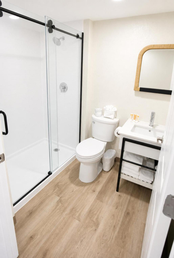 Bathroom 3, Palm & Tide Beachfront Hotel, a by the Sea Resorts, Bay