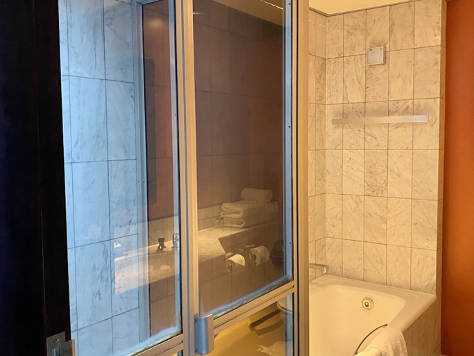 Bathroom 2, The Royal Hotel, eThekwini