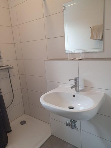 Bathroom 5, Hotel zum Rosengarten, Groß-Gerau