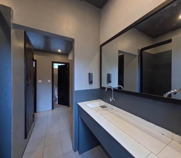 Bathroom 3, White Rabbit Hostel, Siem Reap