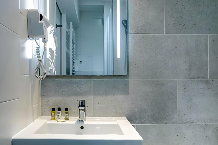 Bathroom 3, Le Saint-Aubert Hotel, Manche