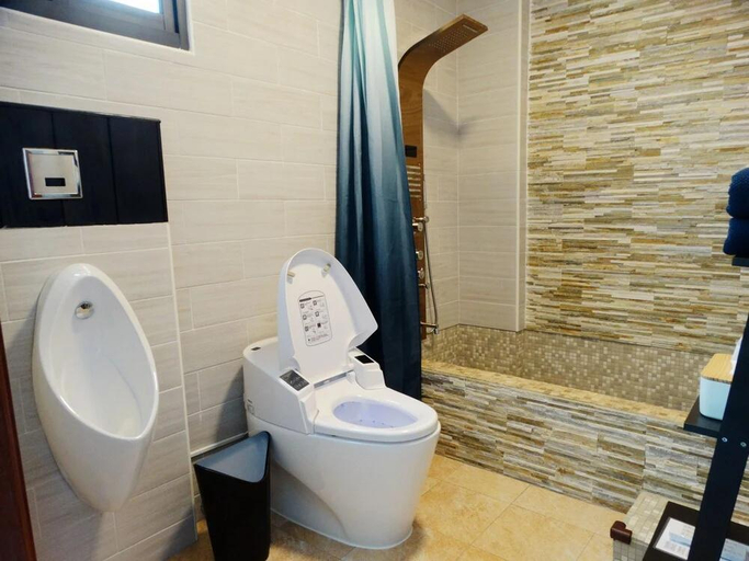 Bathroom 4, Small House Cliff, Pingtung
