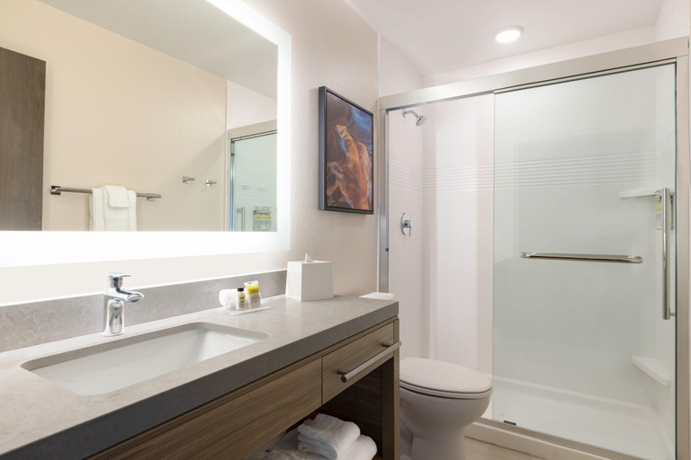 Bathroom 3, Candlewood Suites ORANGE by IHG, Orange