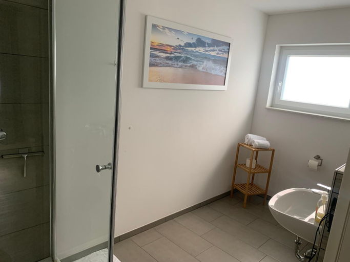 Bathroom 2, Gaste und Messezimmer Adelheidsdorf, Celle
