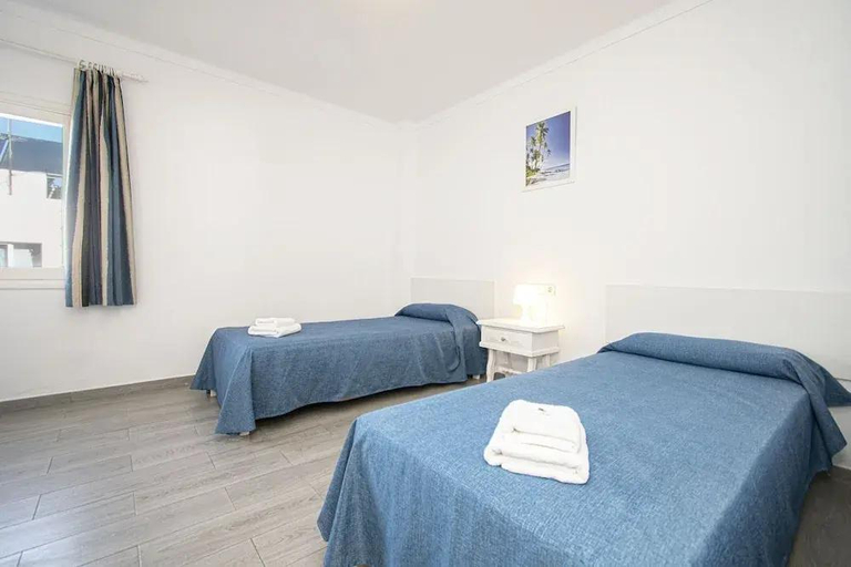 Bedroom 2, Apartamentos Falco, Baleares