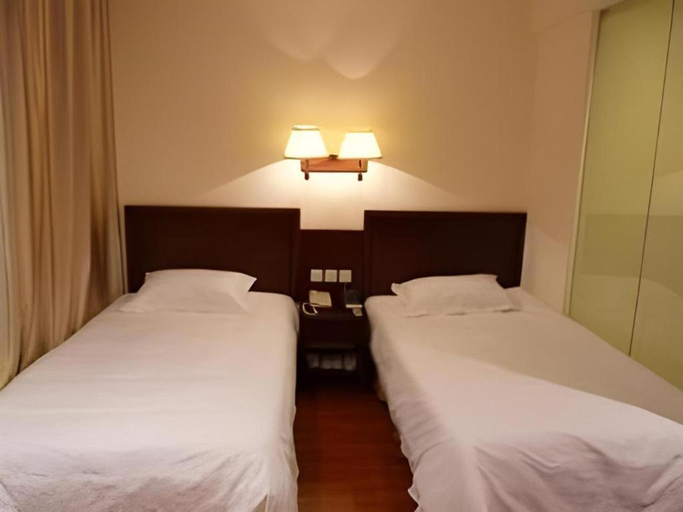 Bedroom 2, GreenTree Inn Zibo  Renmin Park, Zibo