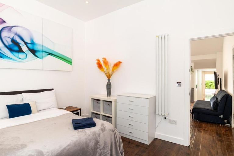 Bedroom 2, Holiday Lets London 2, London