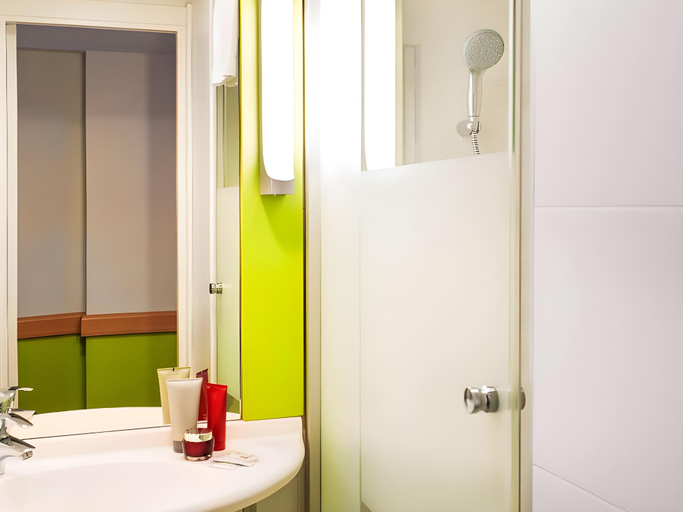 Bathroom 5, B&B Hotel Zaragoza Plaza Mozart, Zaragoza