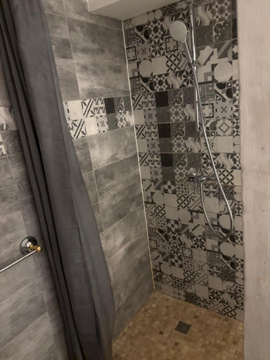 Bathroom 4, Proprietaire prive, Aude