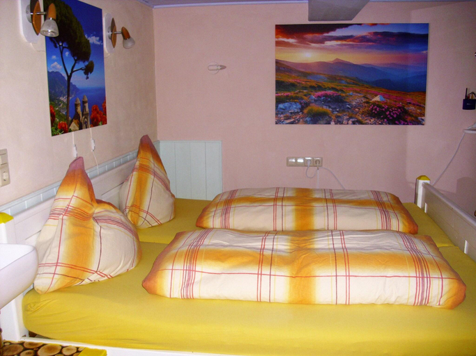 Bedroom 2, Gemutliche Gartenwohnung in Bernau, Waldshut