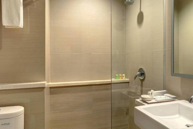 Bathroom 5, Swiss-Belhotel Sorong, Sorong
