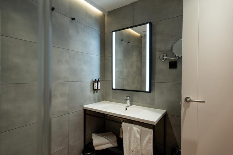 Bathroom 4, Petit Palace Cliper-Gran Via, Madrid