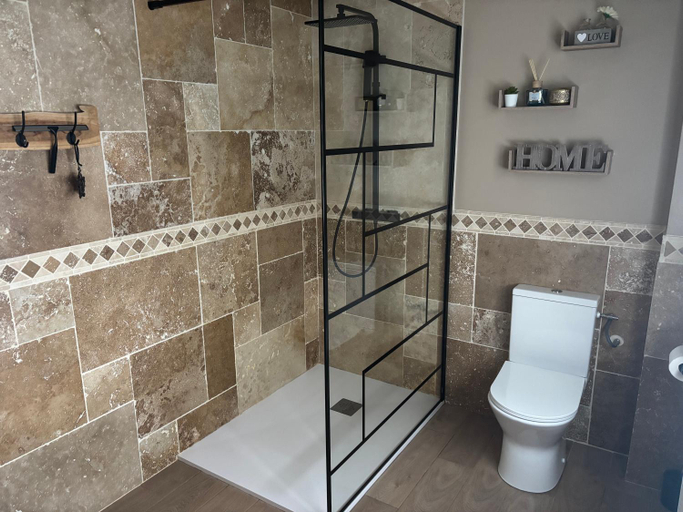 Bathroom 2, La Carola, Seine-Maritime