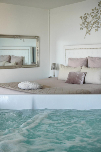 Bedroom 2, LES SUITES LOVE 1 SPA VUE MER PISCINe, Bouches-du-Rhône