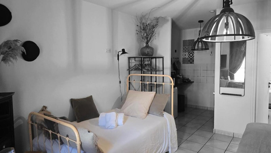 Bedroom 2, APPART HOTEL Place des Jolis Reves, Cantal