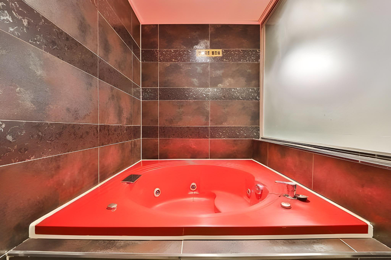 Bathroom 5, Busan Goejeong Rosso, Saha