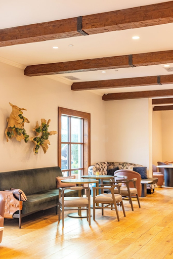 Public Area 4, Hotel Viata, Travis