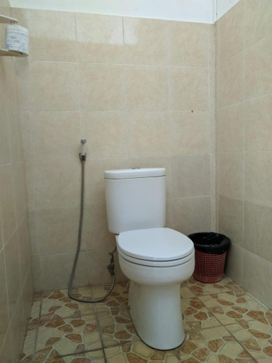 Bathroom 3, Andy's Lodge Kelimutu, Ende