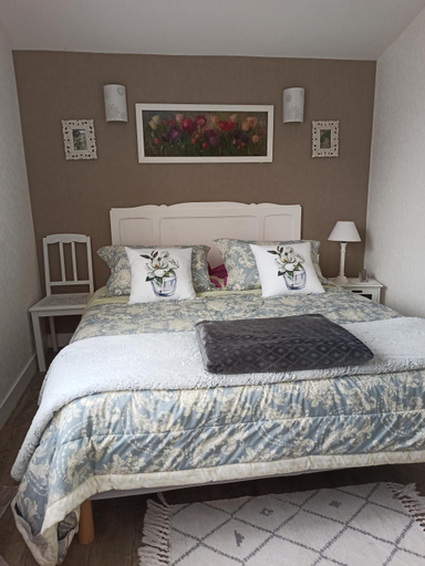 Bedroom 2, Magnolia, Charente