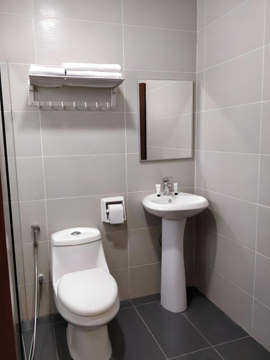 Bathroom 4, Yew Hotel, Miri