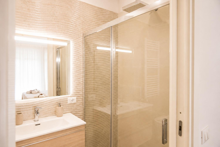 Bathroom 2, Sicily Luxury Palace Zisa, Palermo