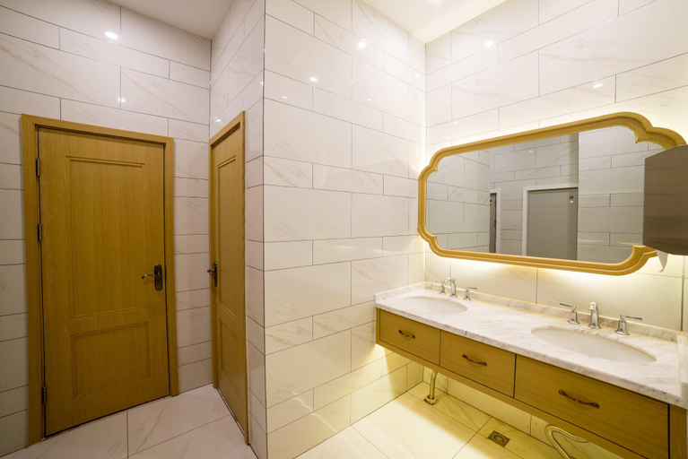 Bathroom, Metropolo Hotel Huazhong University Guanggu Avenue, Wuhan