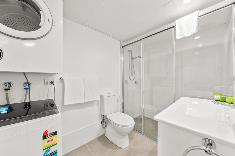 Bathroom 3, Chasely Apartment Hotel, Toowong