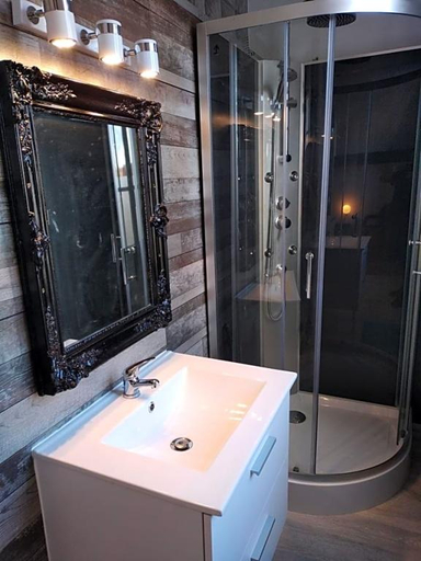 Bathroom, les nuits victoriennes, Orne