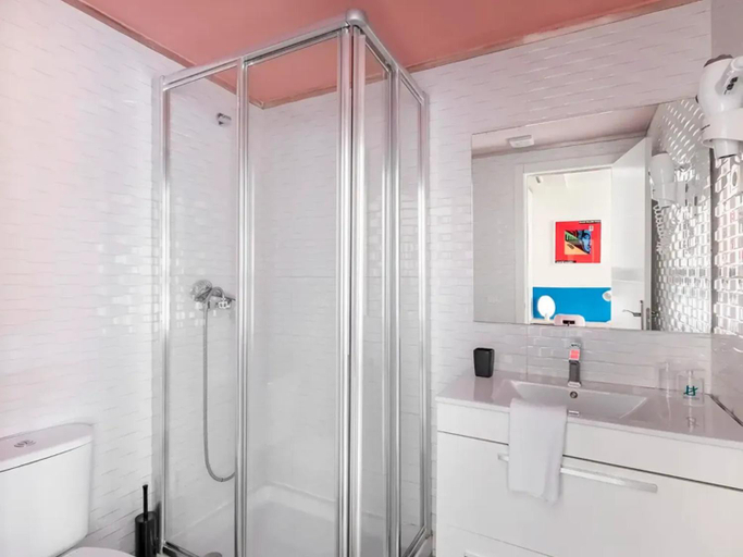 Bathroom 3, Password to Madrid Chueca, Madrid
