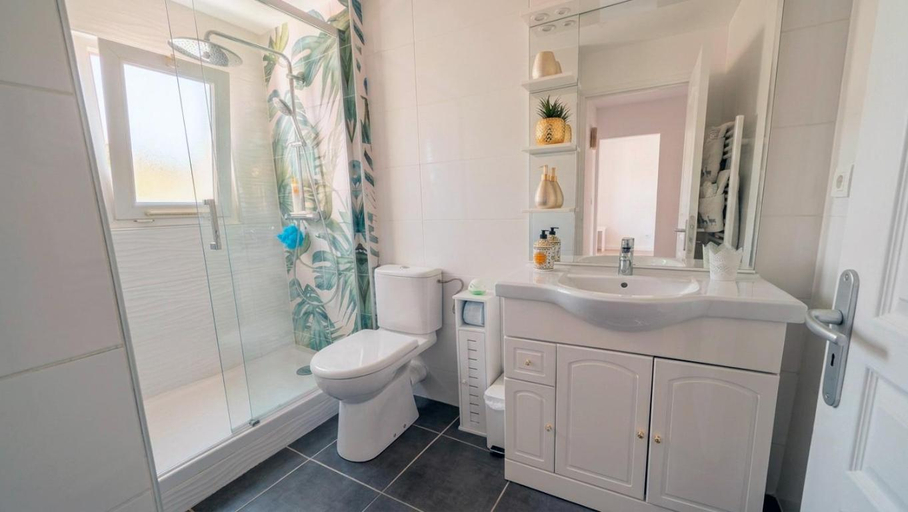 Bathroom, Les Suites de la Bastide, Aude