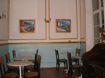 Others 2, Hôtel Louvia, Alpes-Maritimes