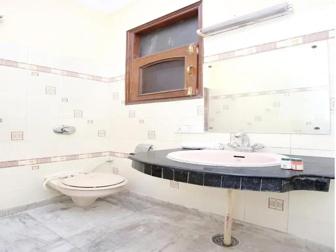 Bathroom, HOTEL ASHISH, Solan