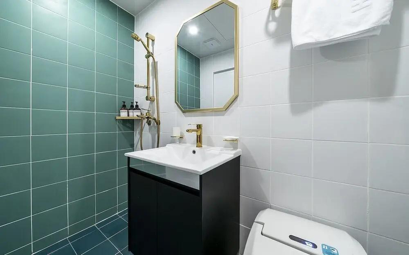 Bathroom 4, Sinchon Number 25 Sinchon Branch, Mapo