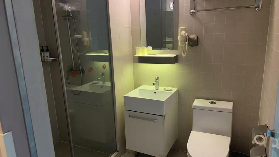 Bathroom 3, Jinjiang Inn Select Qingdao International Exibition Centre Miaoling Road, Qingdao