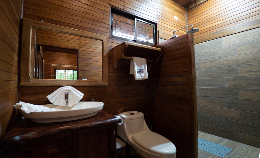 Bathroom, Cabañas Don Ramiro, Upala