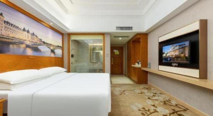 Bedroom 2, Vienna Hotel Guangzhou Luochongwei Bus Station Branch, Guangzhou