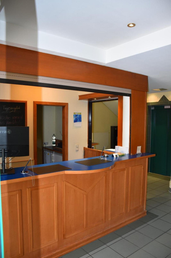 Others 4, Arc Hotel, Saalekreis