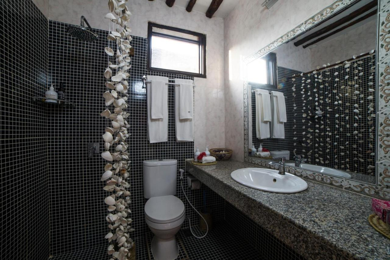 Bathroom 5, Antonio Beach, Kati