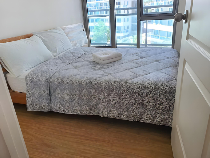Bedroom 2, AZURE b1 + Wavepool+Balcony Wifi near MALL AIRPORT, Parañaque